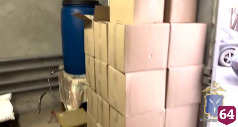 Саратовца осудят за продажу сомнительного алкоголя и сигарет из гаража